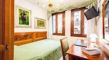 Otel Antica Casa Carettoni