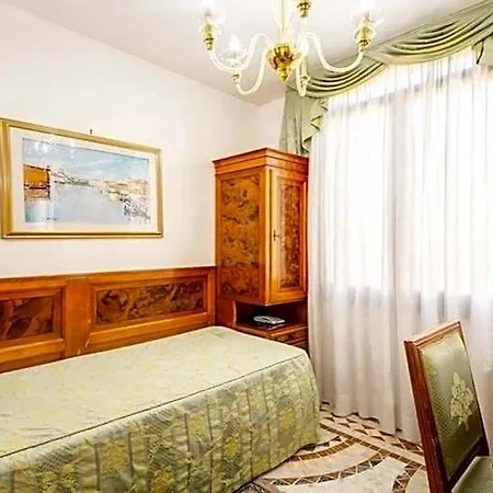 Antica Casa Carettoni Hotel