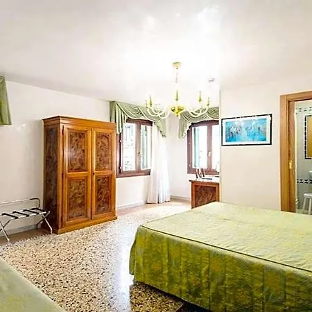 Hotel Antica Casa Carettoni