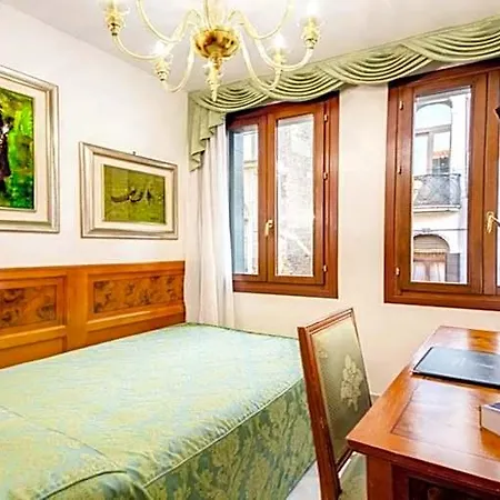 Antica Casa Carettoni Hotel