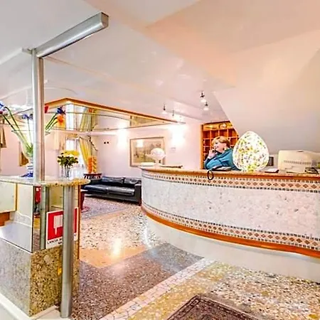 Hotel Antica Casa Carettoni 3*