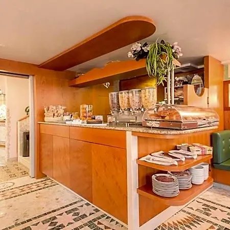 Antica Casa Carettoni Hotel 3*