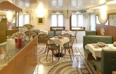 Antica Casa Carettoni Otel 3*