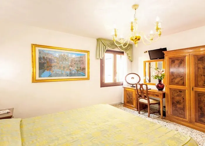 Antica Casa Carettoni Hotel