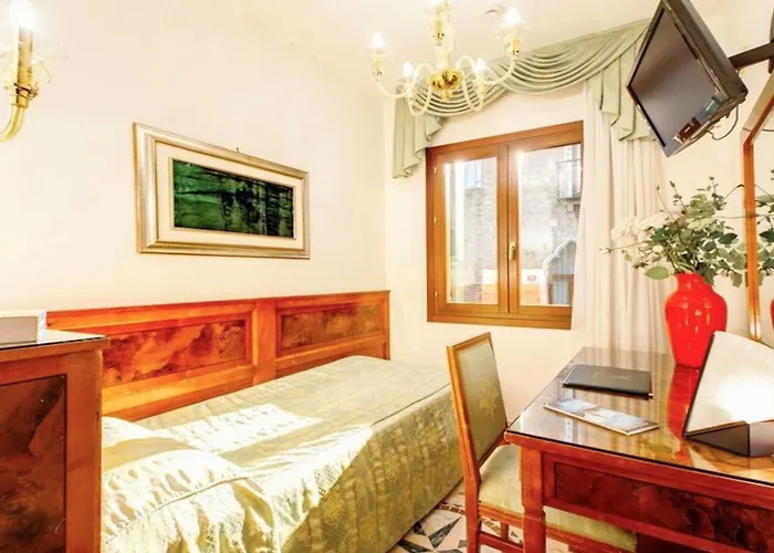 Hotel Antica Casa Carettoni