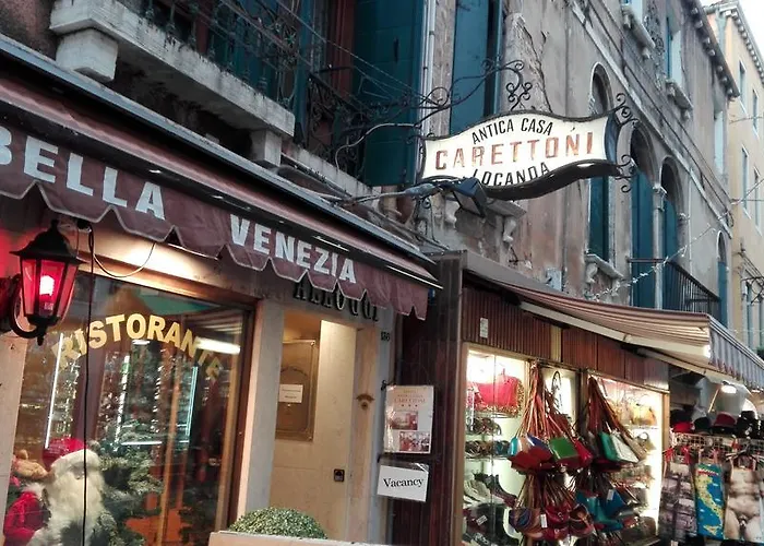 Hotel Antica Casa Carettoni 3*