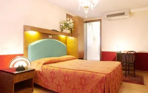 Hotel Antica Casa Carettoni 3*