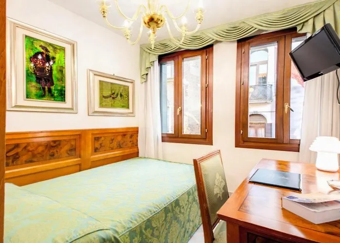 Hotel Antica Casa Carettoni 3*