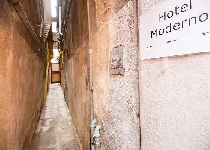 Antica Casa Carettoni Hotel