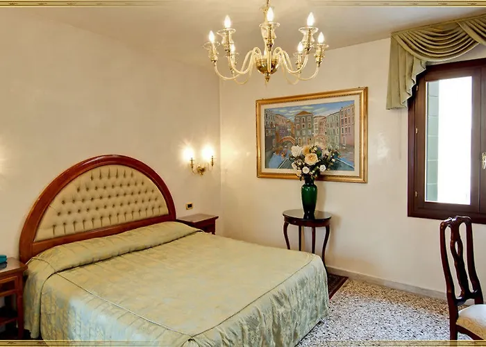 Antica Casa Carettoni Hotel 3*