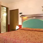 Antica Casa Carettoni Hotel 3*