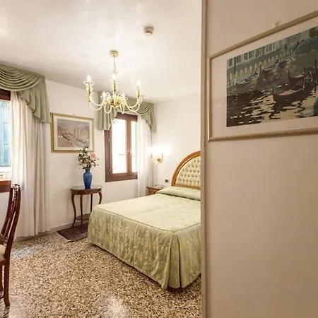 Hotel Antica Casa Carettoni 3*