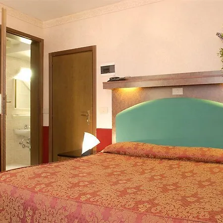 Antica Casa Carettoni Hotel 3*