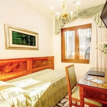 Hotel Antica Casa Carettoni