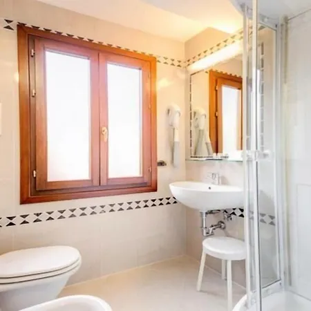 Hotel Antica Casa Carettoni 3*