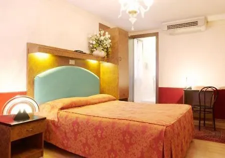 Hotel Antica Casa Carettoni 3*