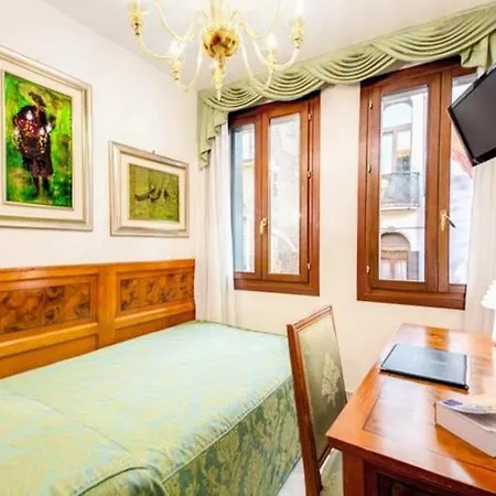 Hotel Antica Casa Carettoni 3*