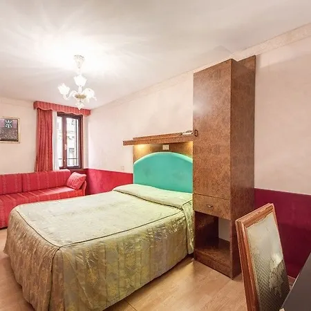 Hotel Antica Casa Carettoni 3*