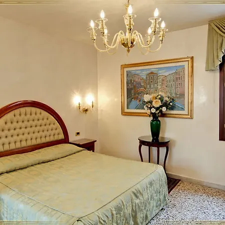 Antica Casa Carettoni Ξενοδοχείο 3*