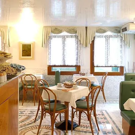 מלון Antica Casa Carettoni