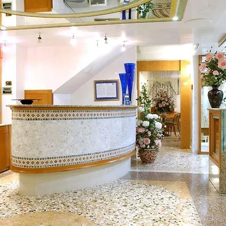Hotel Antica Casa Carettoni 3*